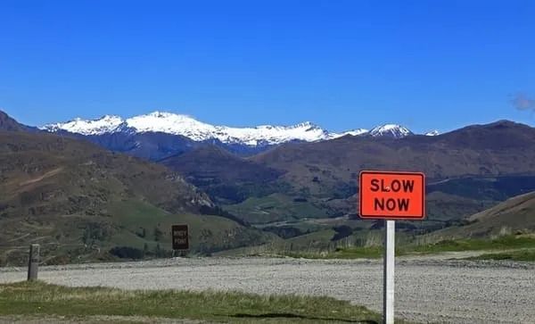 Regulă: nu te mai grăbi